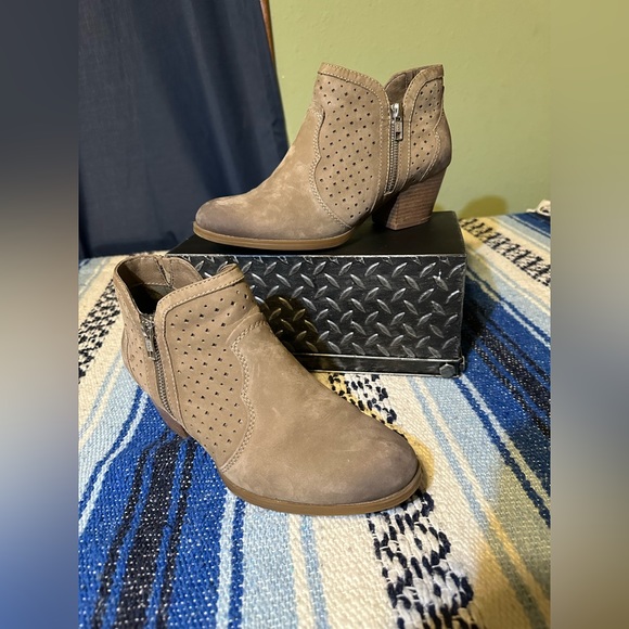 Earth ‘Marion’ khaki color leather ankle boots, women’s size 9 - Picture 4 of 10